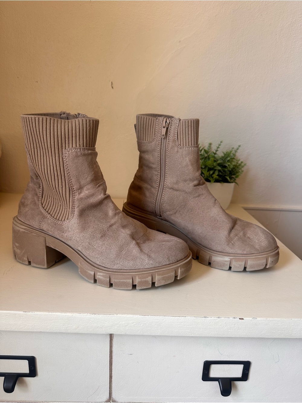 No Boundaries Chunky Platform Boots in Taupe Tan Size 7